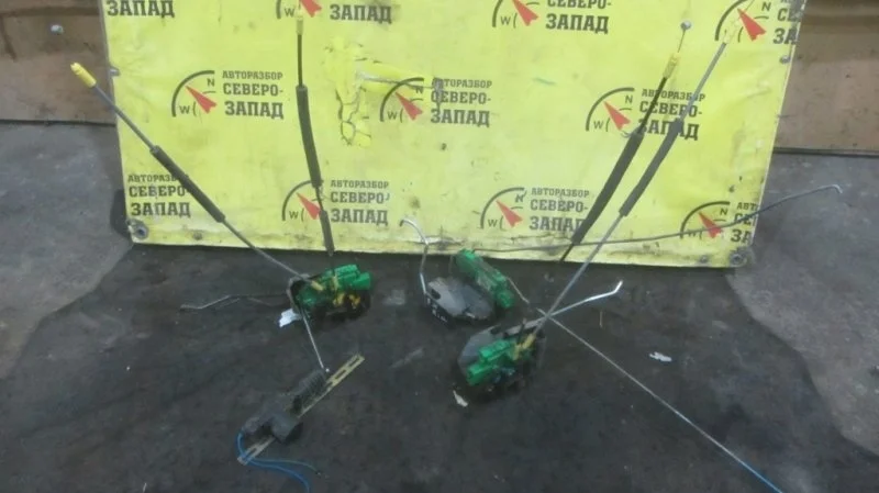 Замок Kia Rio 2011 814204Y010 QB G4FC, задний правый