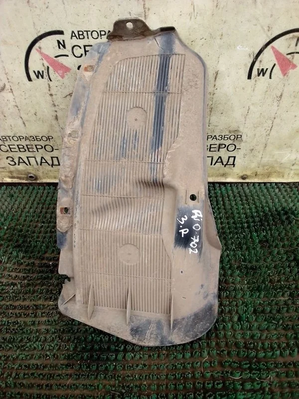 Подкрылок Kia Rio 868224Y500 UB G4FC, задний правый