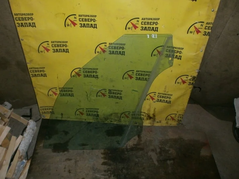 Стекло BMW X5 51337137014 E70 N62B48, переднее правое