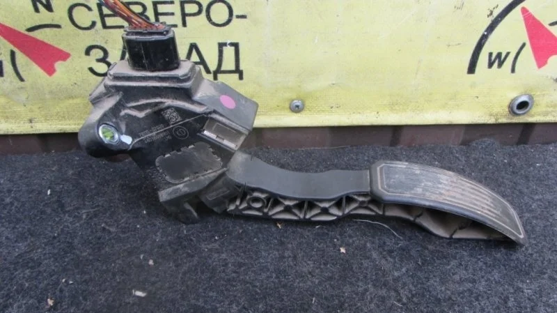 Педаль газа Toyota Corolla 7811002020 ZRE151 1ZR