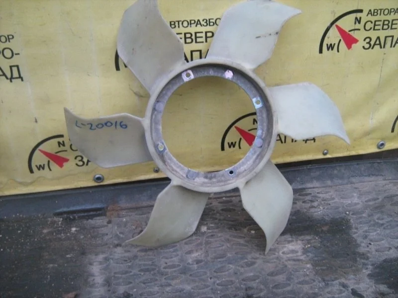 Крыльчатка Mitsubishi L200 1320A015 KB4T 4D56