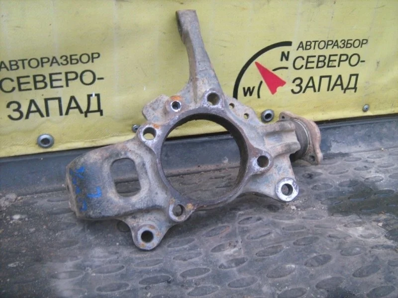 Кулак поворотный Mitsubishi L200 MR992367 KB4T 4D56, передний левый