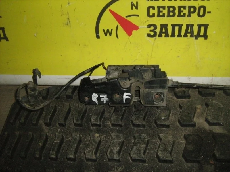 Замок капота Audi Q7 4L0823509 4LB BUG