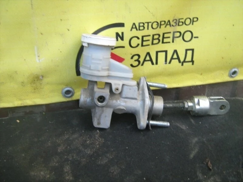 Главный цилиндр сцепления Mitsubishi L200 MN102441 KB4T 4D56