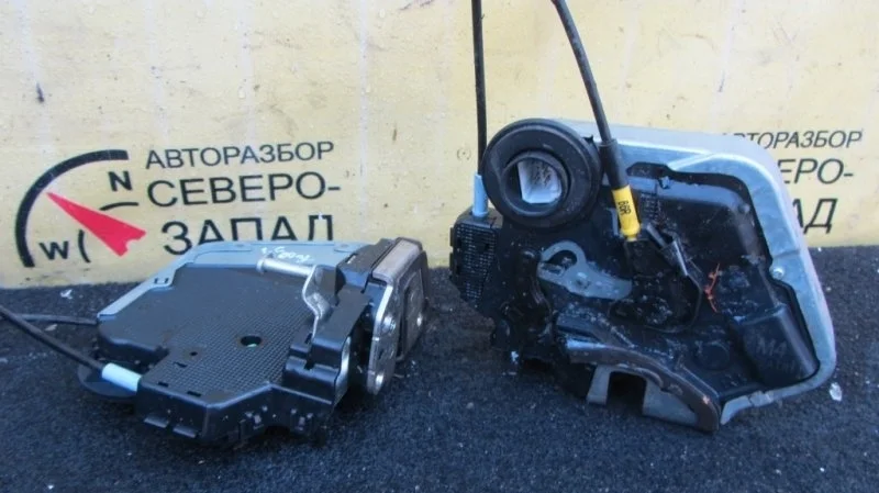 Замок Toyota Land Cruiser 6906060110 VDJ200, задний левый