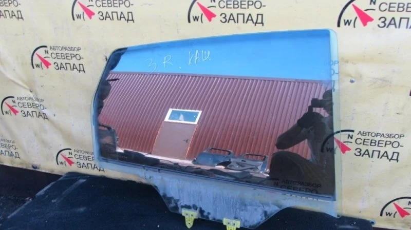 Стекло двери Nissan Qashqai 82301JD000 J10 MR20, заднее правое