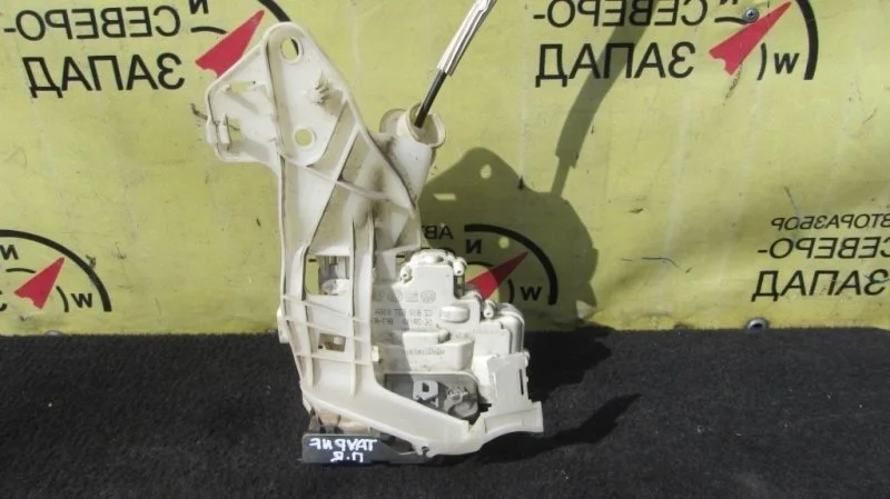 Замок Volkswagen Touareg 8J1837015B 7P5 CASA, задний левый