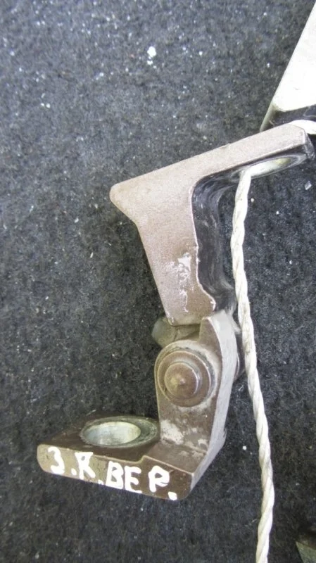 Петля дверная Volkswagen Touareg 8K0831402A 7P5, задняя правая