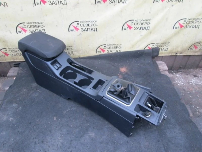 Подлокотник Mitsubishi Lancer 8011A401XC CY3A 4B10