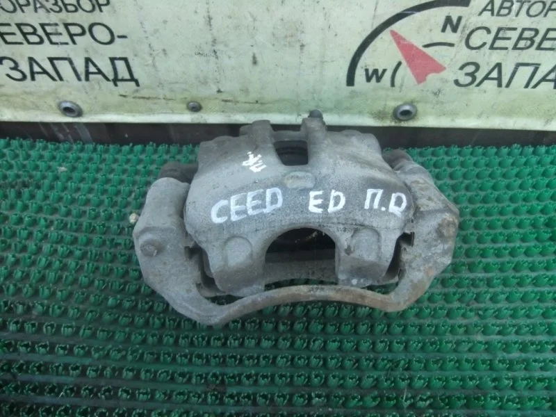 Суппорт Kia Ceed 581301H000 ED G4FC, передний правый