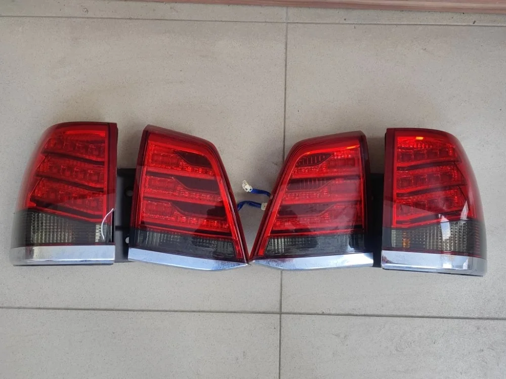 Фонарь Toyota Land Cruiser 8156160A60 VDJ200