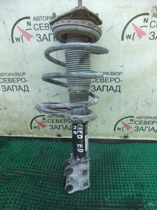Амортизатор Kia Ceed 546611H000 ED G4FC, передний правый