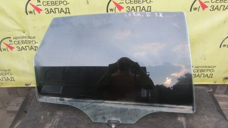 Стекло Kia Ceed 834211H000 ED G4FA, заднее правое