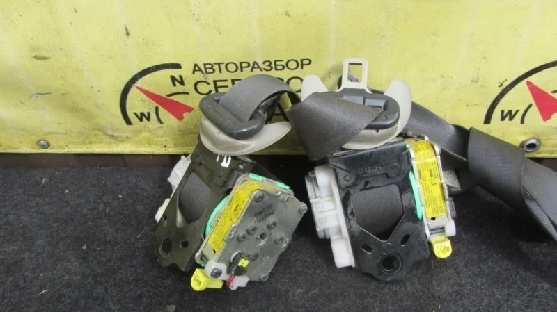 Ремень безопасности Toyota Corolla 7322012A60B0 ZRE151, левый