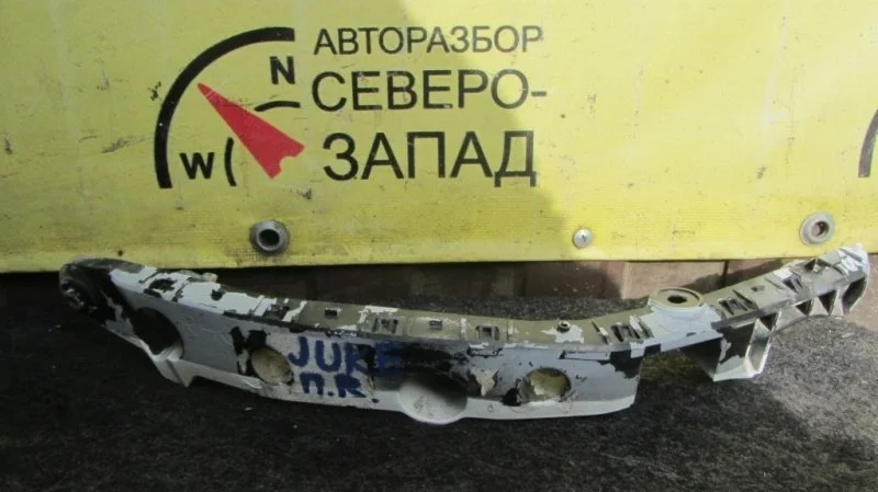 Кронштейн Nissan Juke 62223BA60A YF15 HR16DE, передний правый