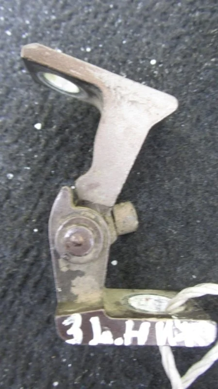 Петля дверная Volkswagen Touareg 8K0831401A 7P5, задняя левая