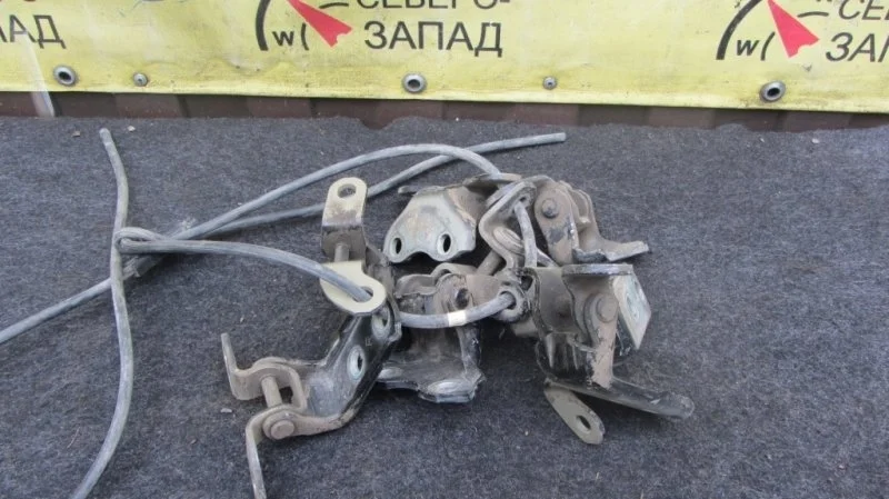 Петля дверная Toyota Corolla 6873012120 ZRE151, передняя правая