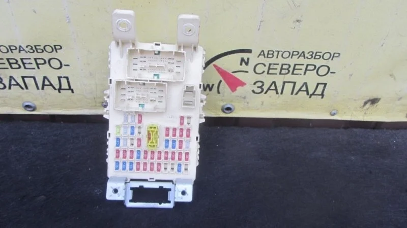 Блок предохранителей Hyundai Solaris 919504L520 RB G4FA