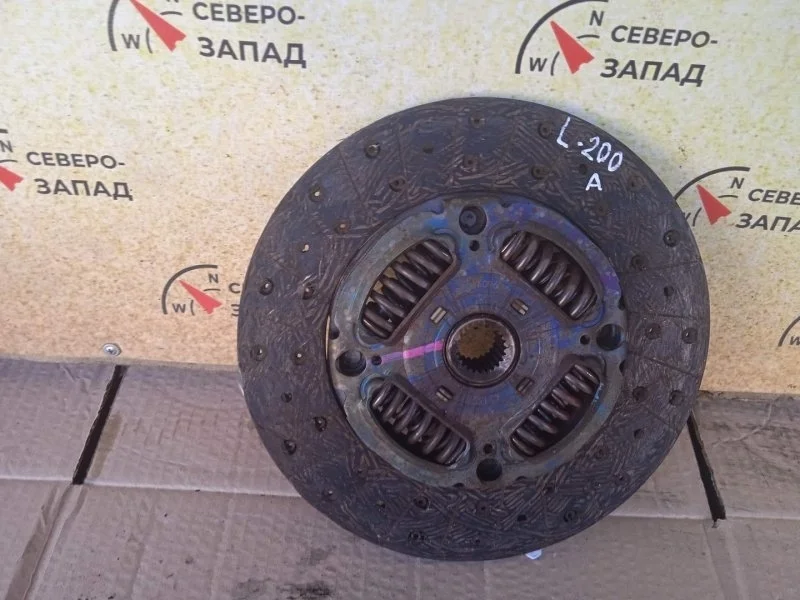Диск сцепления Mitsubishi L200 2301A084 KB4T 4D56