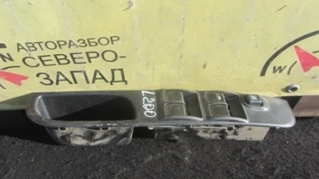 Блок управления стеклоподъемниками Mitsubishi L200 MR587952 KB4T 4D56