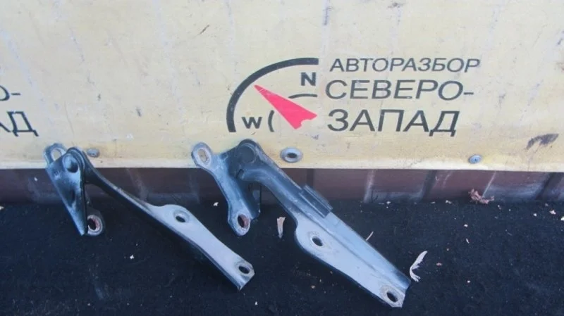 Петля капота Mitsubishi Pajero Sport MR473530 KH 4D56U, правая