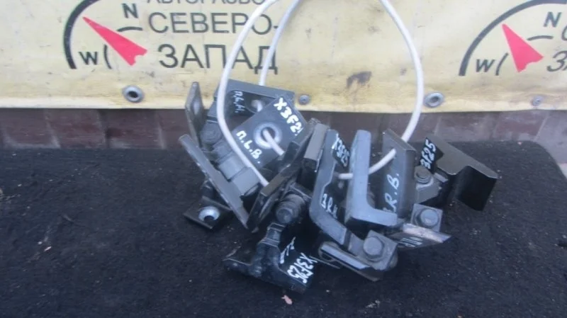 Петля дверная BMW X3 41517176849 F25 N47D20C, передняя правая