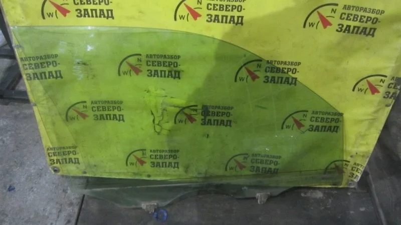 Стекло Nissan X-Trail 80300JG000 T31, переднее правое