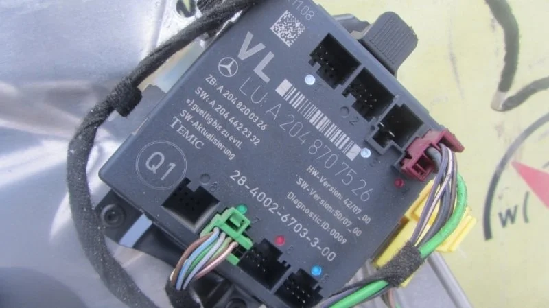 Блок управления дверьми Mercedes GLK-Class A2048707526 X204 272, передний левый