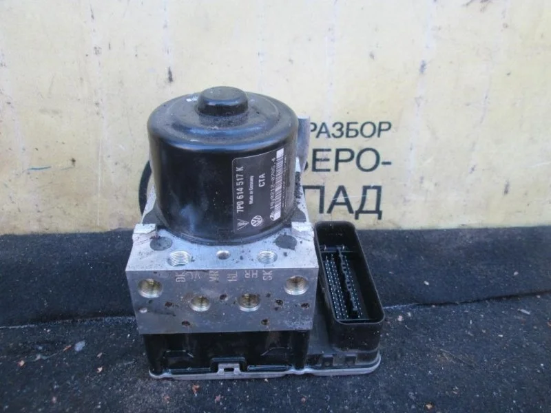 Блок управления ABS Volkswagen Touareg 7P0614517K 7P5 CJMA