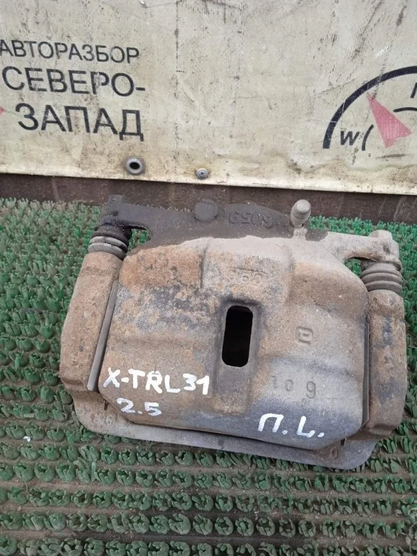 Суппорт Nissan X-Trail 41011JD00A T31 QR25, передний левый