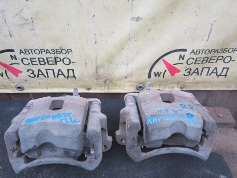 Суппорт Toyota Rav4 4773042040 ACA21 1AZ, передний правый
