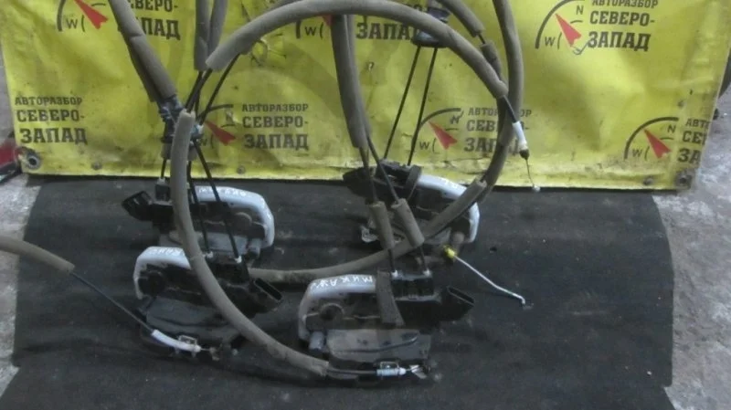 Замок Nissan Murano 825011AA0A Z51 VQ35, задний левый