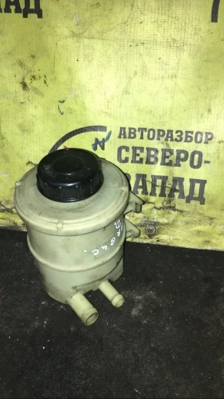 Бачок гур Lada Largus 8200005185 R90 K7M