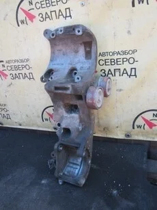 Кронштейн Lada Largus 8200941114 R90 K7M