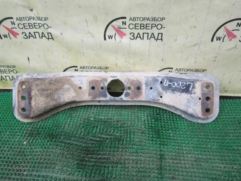 Балка поперечная Mitsubishi L200 MR995060 KB4T 4D56