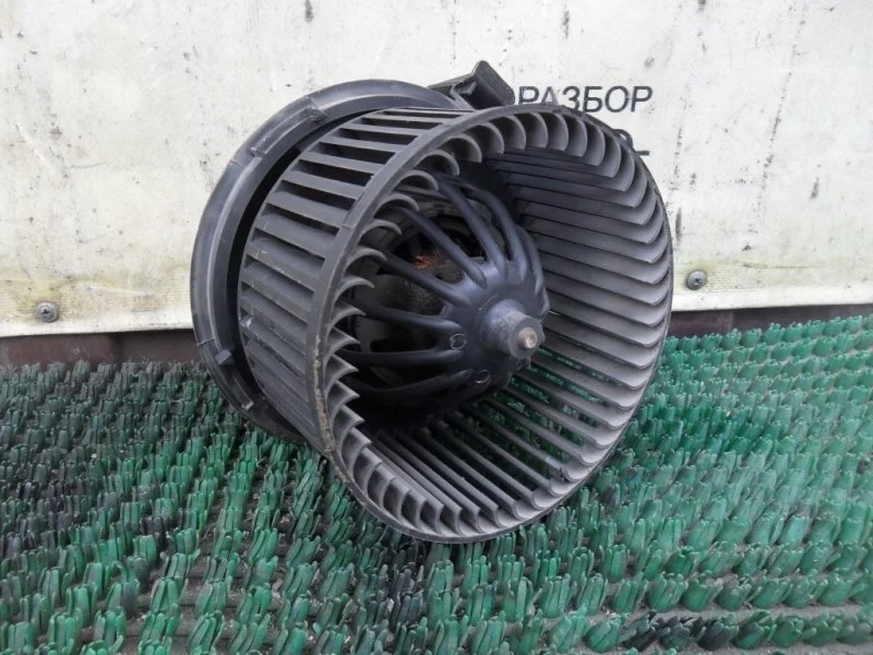 Моторчик печки Renault Sandero 272106020R BS11