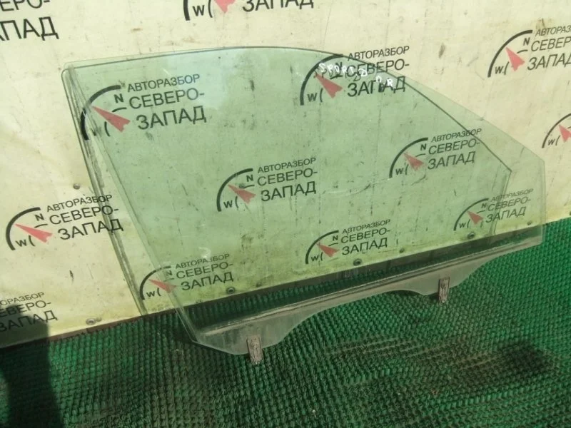 Стекло двери Kia Sportage 824201F020 KM D4EA, переднее правое