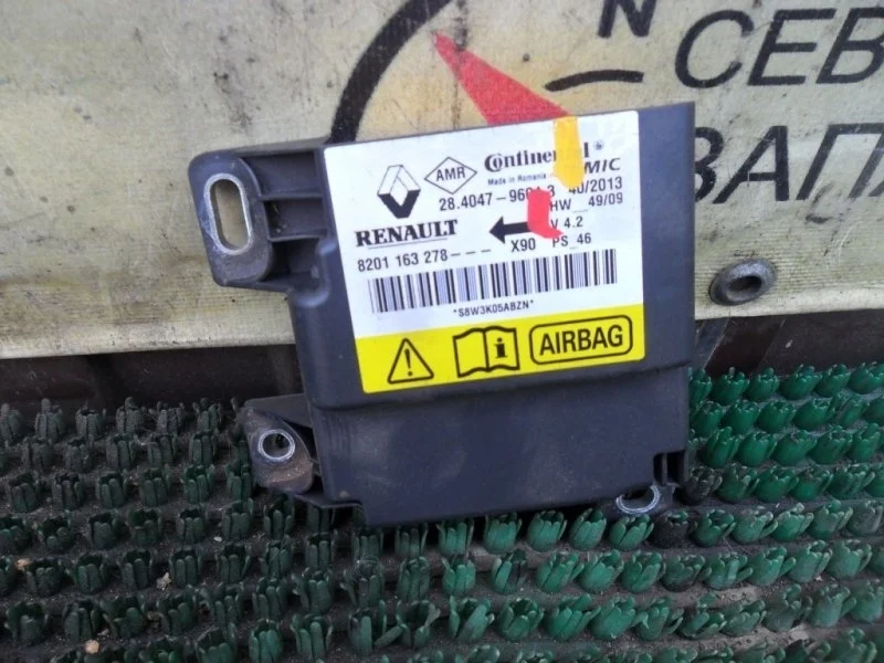 Блок управления airbag Renault Sandero 8201163278 BS11 K4M