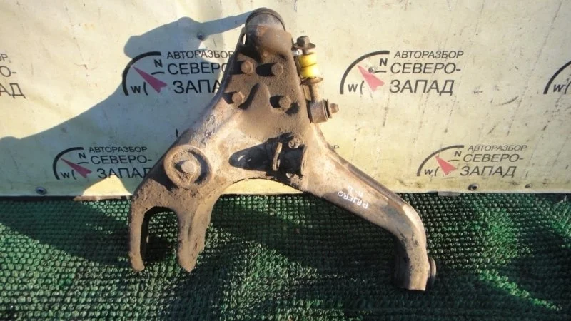 Рычаг Mitsubishi Pajero MB860831 V44W 4D56, передний левый