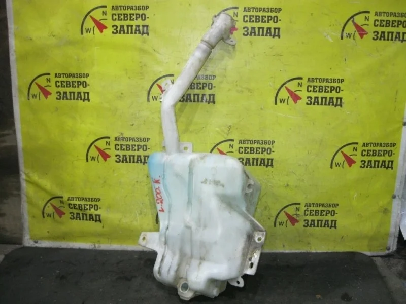 Бачок омывателя Mitsubishi L200 MN182568 KB4T 4D56