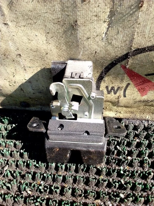 Замок багажника Kia Ceed 812301H000 ED