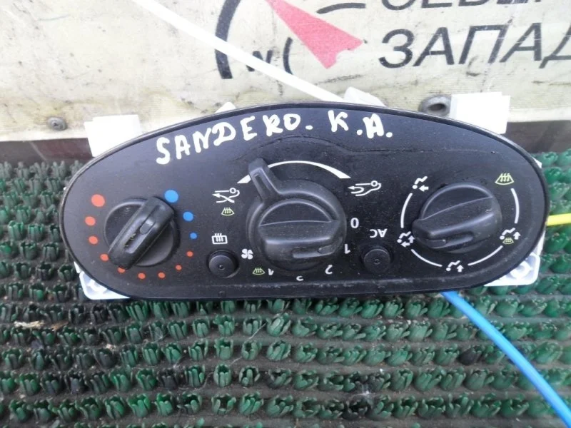 Блок управления климатом Renault Sandero 275101924R BS1Y K4M