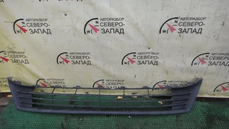 Решетка в бампер Toyota Corolla 5311202470 ZRE181 1ZR, передняя