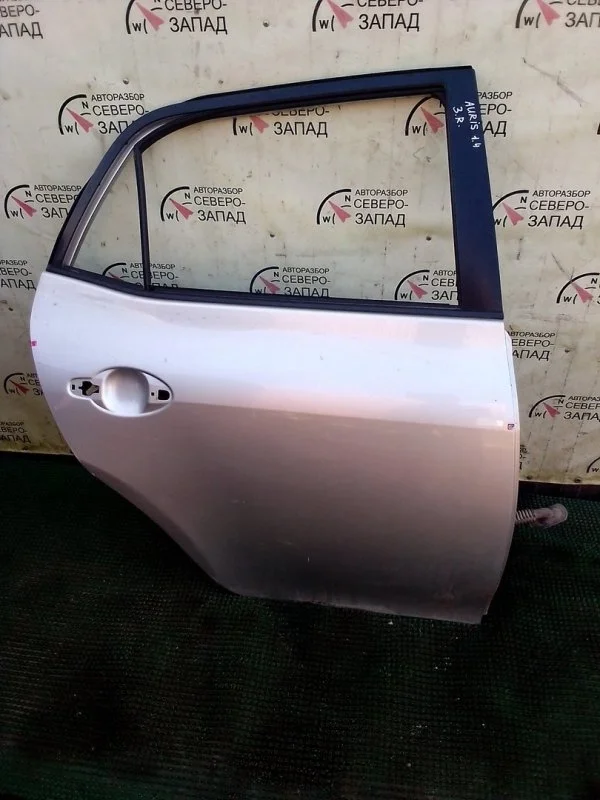 Дверь Toyota Auris 6700302250 ZRE151 4ZZ, задняя правая