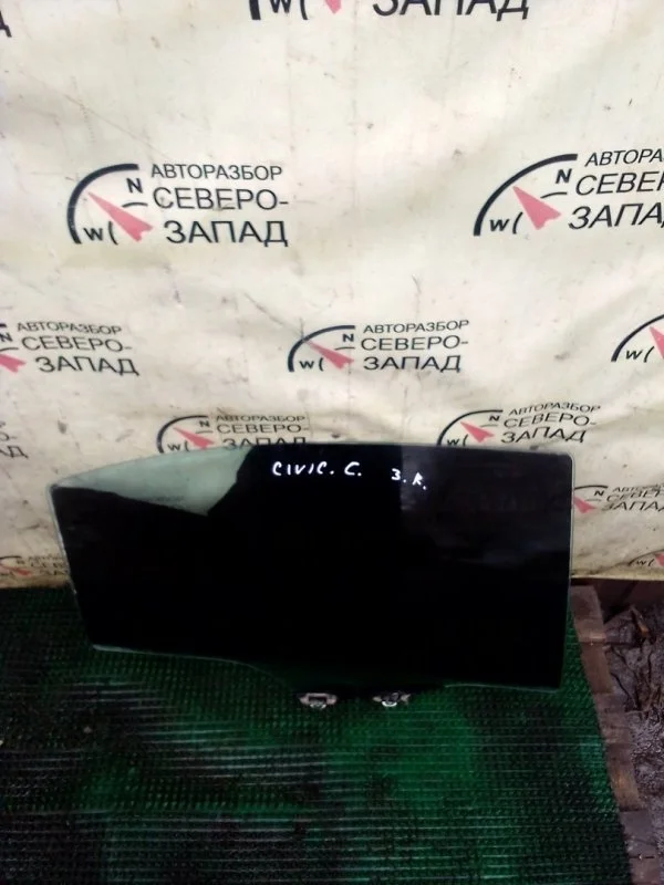 Стекло Honda Civic 2005 73400SNBE00 FD7 R18A2, заднее правое