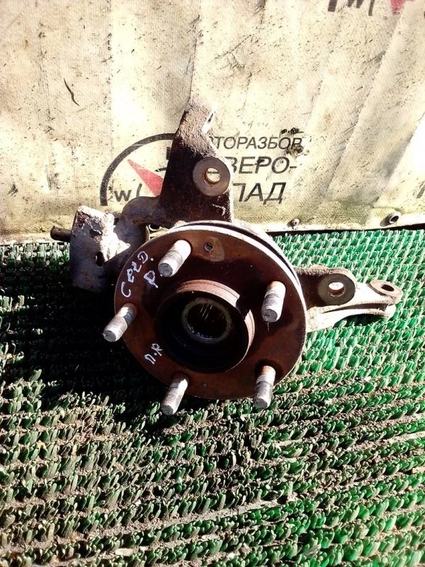 Кулак поворотный Kia Ceed 517162R000 ED G4FC, передний правый