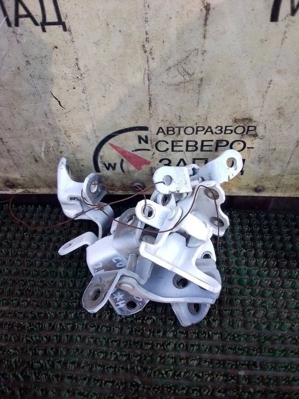 Петля дверная Toyota Corolla 2012 687600D061 ZRE181 1ZR, задняя левая