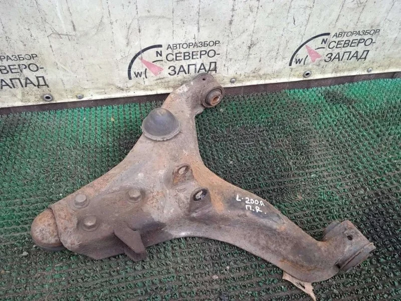 Рычаг подвески Mitsubishi L200 4013A330 KB4T 4D56, передний правый