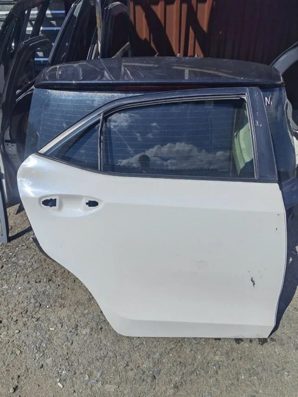 Дверь Toyota Corolla 6700302410 ZRE181, задняя правая
