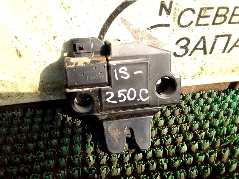 Замок багажника Lexus IS250 6460053080 GSE30 4GR-FSE